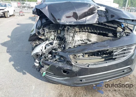 2015 Volvo S60 T6 Platinum z USA, uszkodzony, nr VIN YV149MFM1F1353482